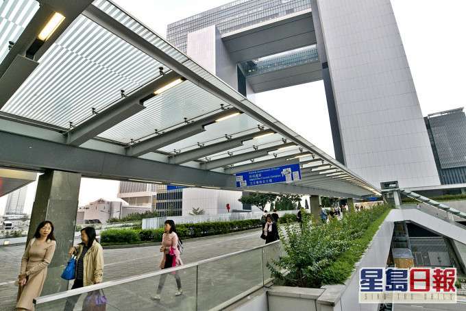 政府在下個財政年度公務員編制的目標為「零增長」。