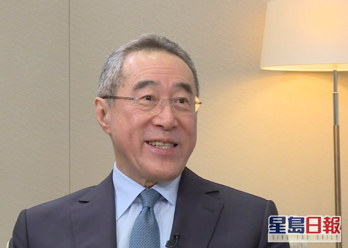 唐英年稱潮州同鄉團體在選委界別榜上無名,令他們不快。港台片段截圖