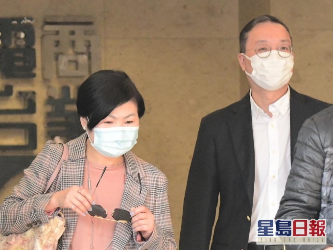 黃鳳嫺(左)及林定國出席電台節目。