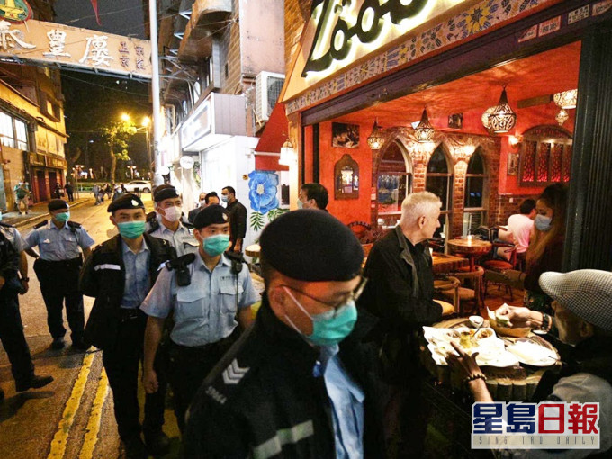 政府上月底陆续收紧人群在市面上聚集的限制。