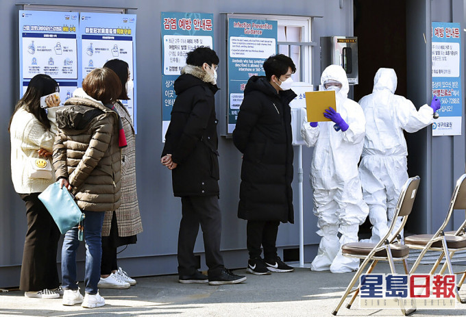 南韓確診病例快速增加已達346宗,台灣發出2級旅遊警示。AP