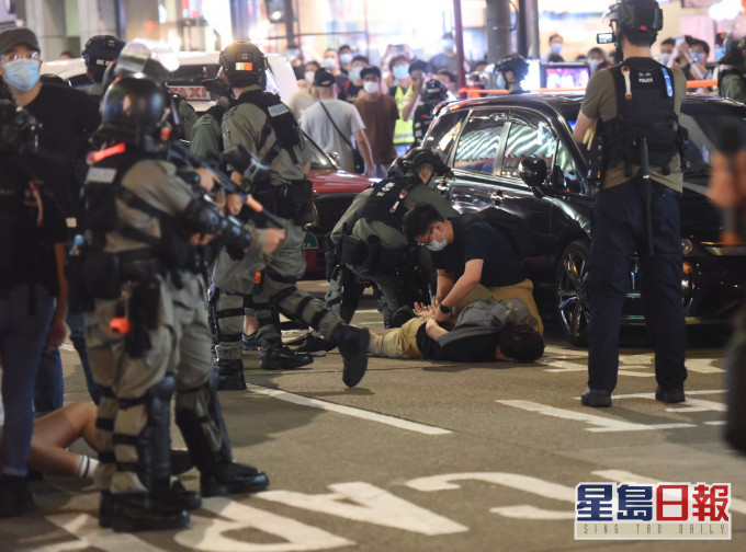 警方昨晚在旺角驱散人群。资料图片