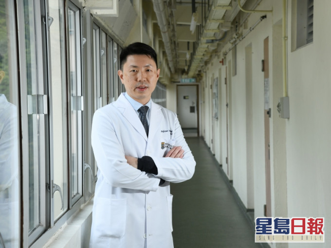 港大内科学系传染病科主任孔繁毅身兼多职,临牀诊症以外,亦要做研究、教学及收生。 何健勇摄