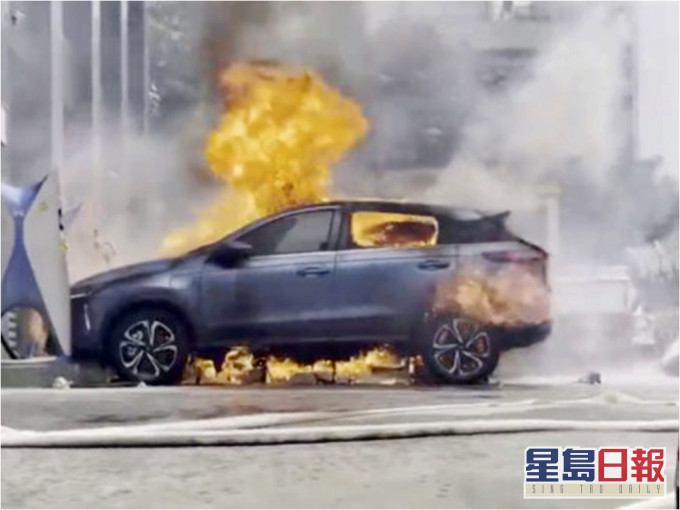 小鵬汽車昨日突然自燃。網圖