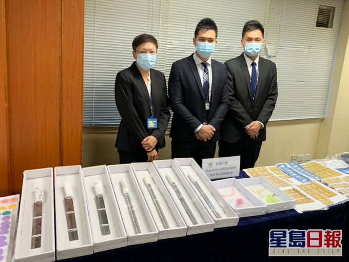 警方搗破區內22個由黑社會操控的非法賭檔,並拘捕153人。
