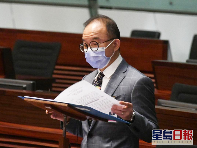 政制及内地事务局局长曾国衞。
