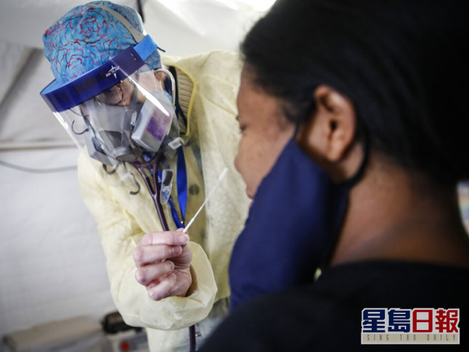 英國推行大規模病毒抽驗計畫,料30 萬人參與。AP資料圖片