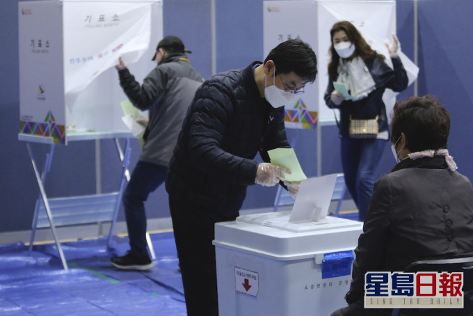 南韓舉行國會選舉。AP
