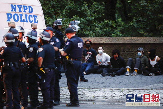 纽约警方拘捕大批示威者。AP资料图片