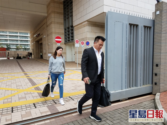 東怡旅遊董事總經理吳文廣(右)、東怡職員鍾靜雯(左)。資料圖片