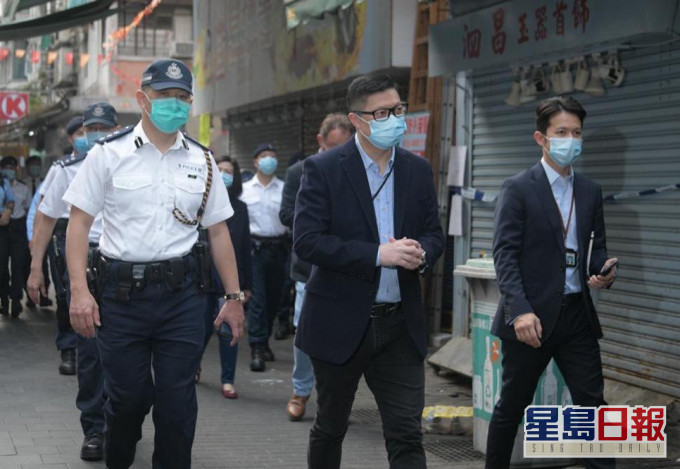 鄧炳強到場視察。