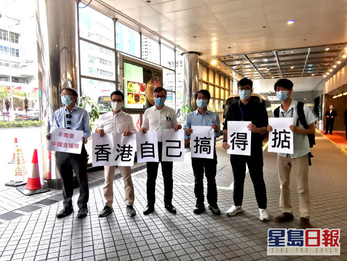 泛民區議員呼籲港府婉拒中國政府支援。