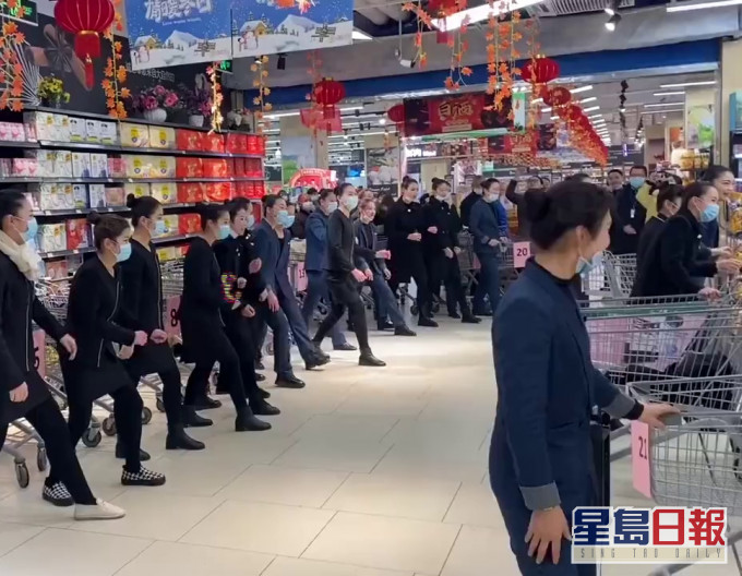 安徽老闆獎勵員工,讓他們在超市1分鐘買100元以下物品。