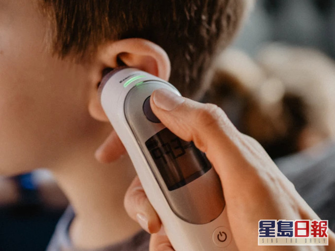 小朋友发烧可大可小。