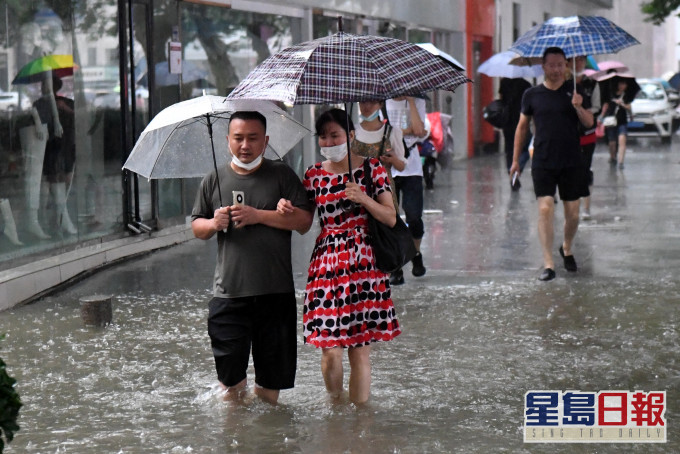 鄭州遭遇歷史極值暴雨。新華社圖片