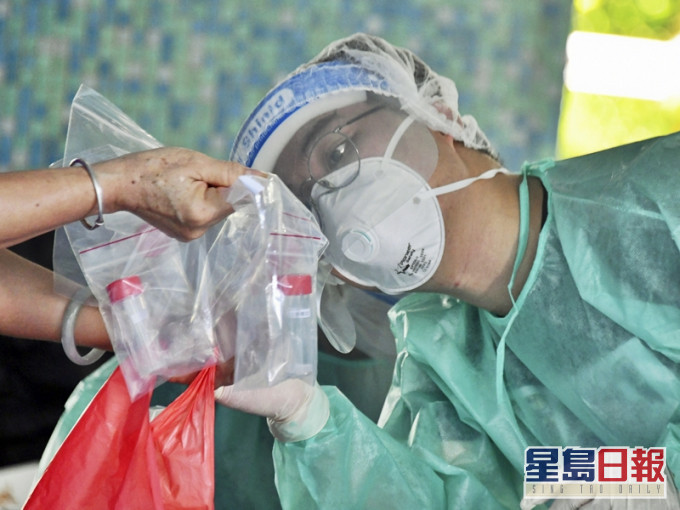 林鄭指,受去年社會事件影響,香港的抗疫工作較其他地方困難很多。資料圖片