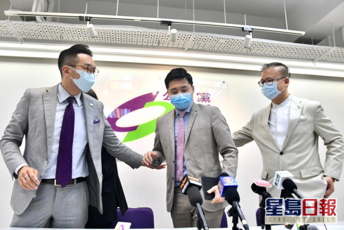 油尖旺区议会副主席余德宝(中)不参选立法会九龙西直选。