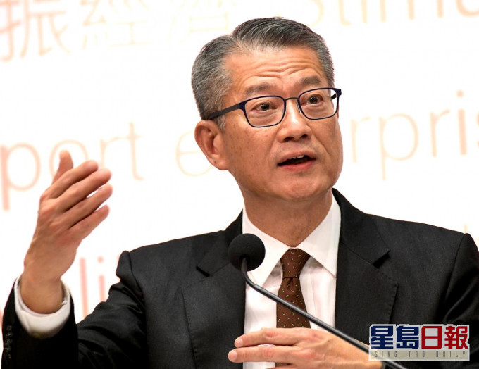 調查指46%市民滿意預算案,陳茂波最新評分為43.5分。 資料圖片