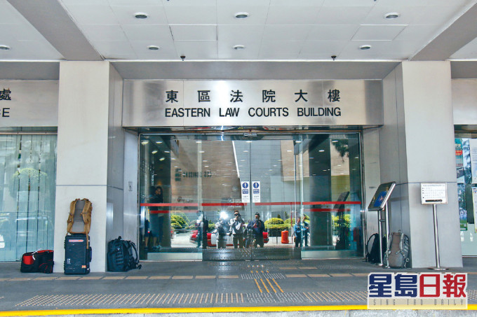 4名被告被控無牌管有無線電,今午在東區裁判法院獲控方撤控,改以1000元簽保守行為12個月了事。 資料圖片