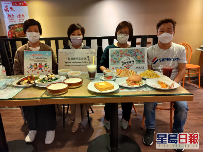 香港紅十字會資源發展主管林智聰、行政總裁兼秘書長蘇婉嫻、醫護服務部社區防災備災訓練經理呂秀蘭,以及南昌冰室負責人莫先生(左至右),希望港人慷慨解囊,支持擴大食物券資助計畫範圍。林樂軒攝