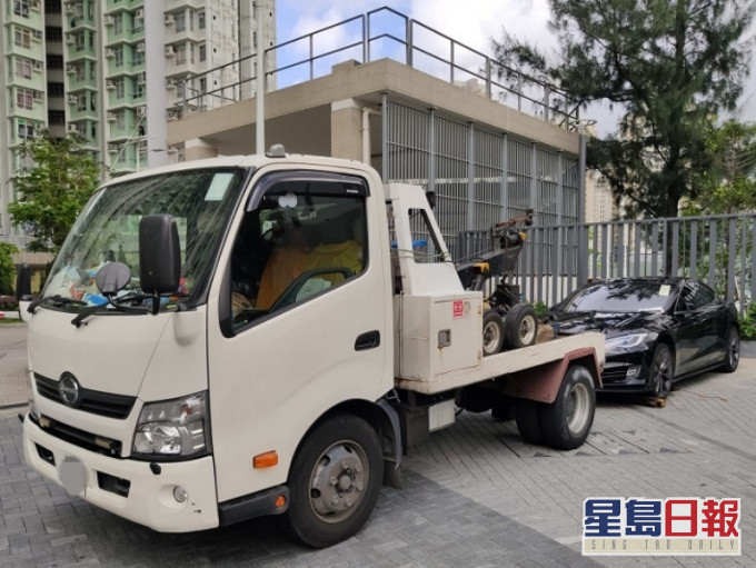 行動中拖走7部違例停泊的車輛。警方提供
