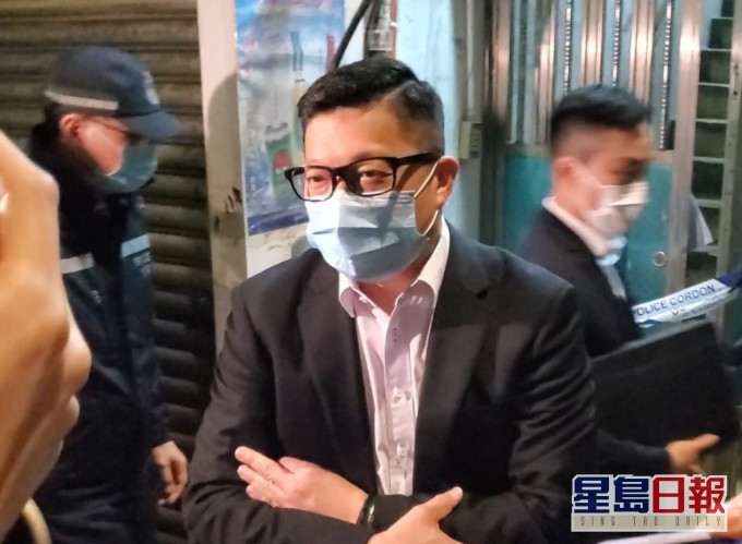 鄧炳強到油麻地封鎖區域視察。