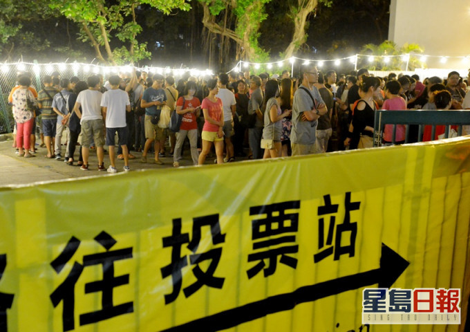 現屆立法會延至年底,12月辦換屆選舉。資料圖片