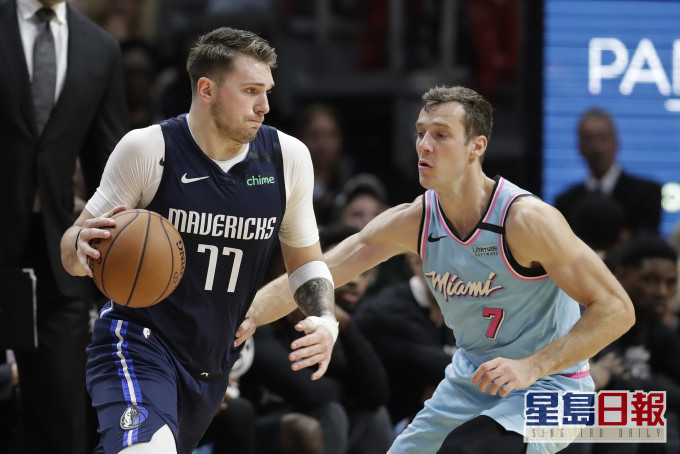 德拉積(右)和當積兩位斯洛文尼亞球星難得在NBA相遇。AP