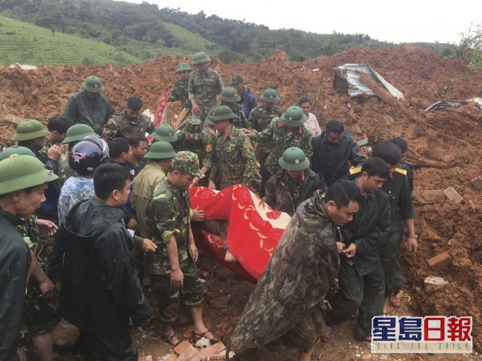 最少有5名軍人死亡。AP
