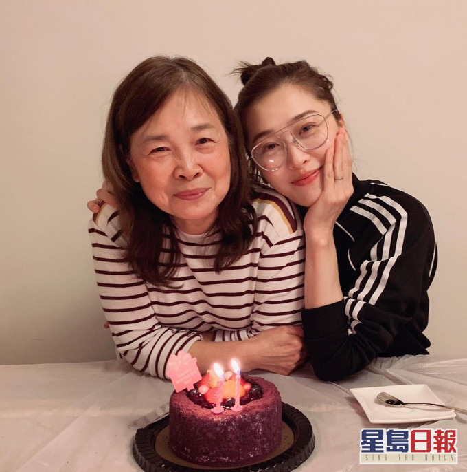 周励淇在怀孕加疫情下多得母亲照顾。