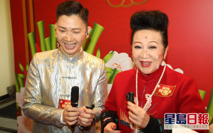 李丞責將再當爸,笑謂一家四口靠晒家燕姐的大利是,又謂要跟家燕姐登台搵食。