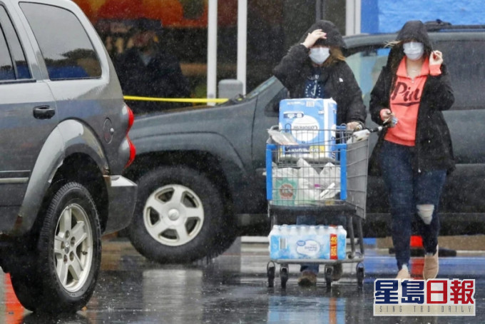 美國大型超市表示,過去幾周消費者採購項目出現轉變,如今民眾搶購的重點商品為剪髮器及染髮劑。AP圖