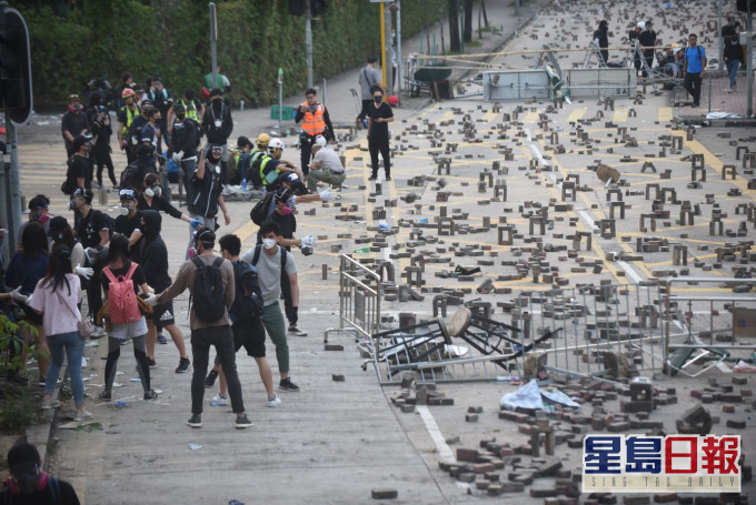網民發起的大三罷行動連癱瘓交通。資料圖片