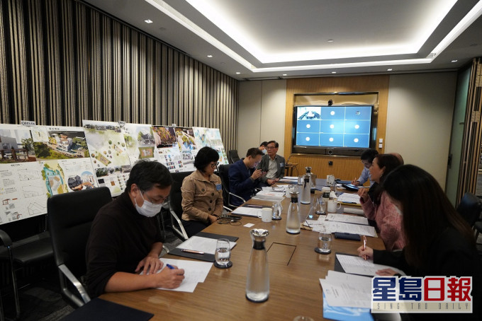 港方专家透过多端视像会议,与前海当局代表
及深圳专家隔空交流讨论,最后顺利得出评审
结果。大会提供