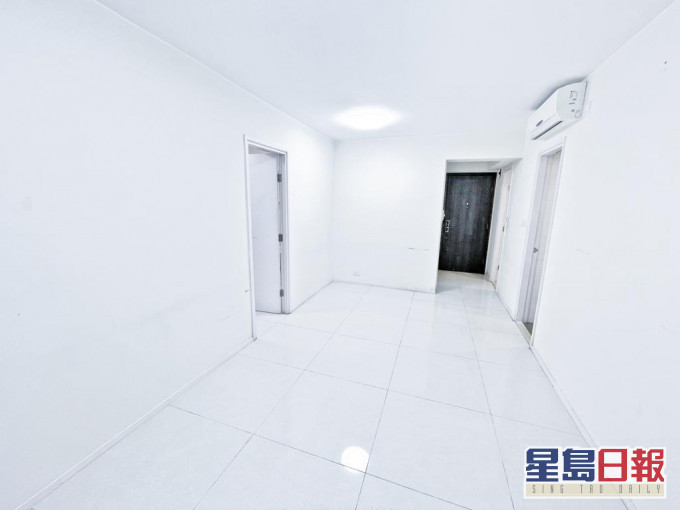廳房均以白色為主調,份外新淨光猛。