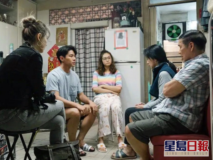 樓主坦言父母堅持「木門對木門,竹門對竹門」傳統觀念牢不可破。《香港愛情故事》劇照