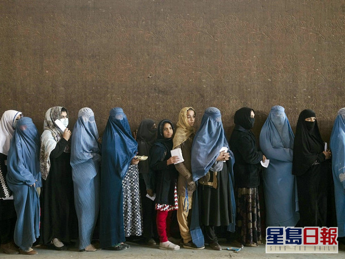 塔利班一再剝削女性的權益。美聯社圖片