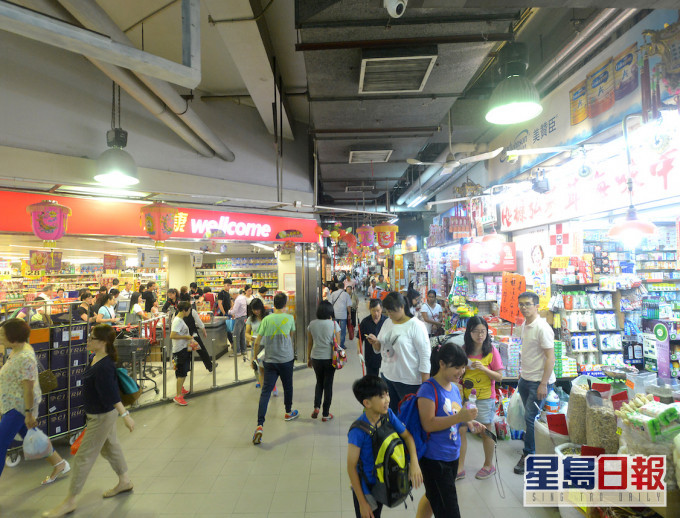 馬鞍山新港城街市昨晚起向商户發出驅貓令。資料圖片