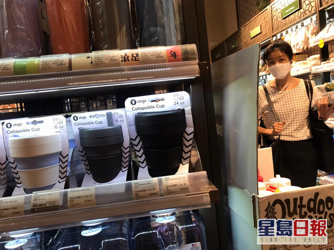 矽膠物料中的可揮發性有機物質以「矽氧烷」為主,若含量過多可能會遷移到食物並影響食物安全,接觸高劑量矽氧烷或會影響肝臟,但本港現時未有相關規管。