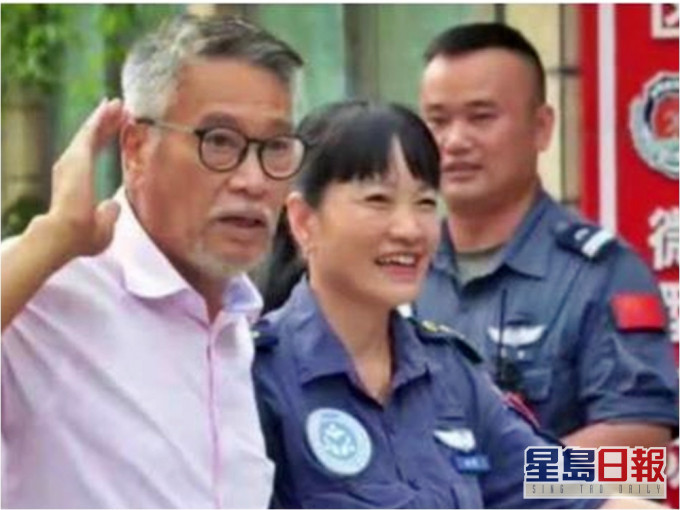 吴孟达与厦门蓝天救援队于2008年赴汶川救灾。网图