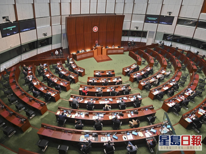 全國人大於3月11日以高票通過《完善香港特區選舉制度的決定草案》,立法會由70席增至90席。資料圖片