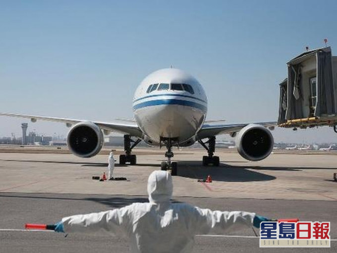 巴黎飞北京航班降天津，机上10人有发烧及呼吸道症状。(网图)