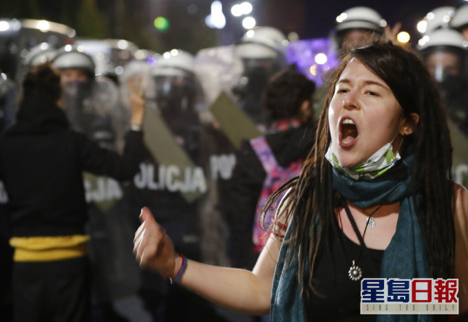 示威者反對收緊墮胎政策。AP