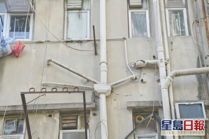 發展局擬撥10億元助舊樓維修渠管。 資料圖片