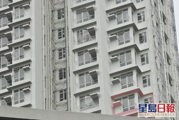 有网民不解为何有公屋居民满足于当下环境。资料图片