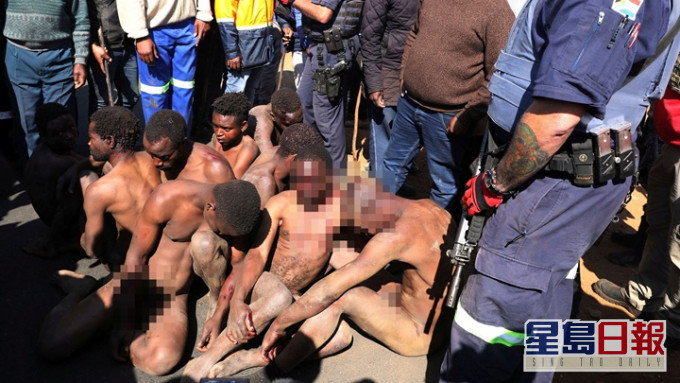 南非女模特遭非法矿工性侵案引发民愤，有非法矿工遭「私了」。路透社图片