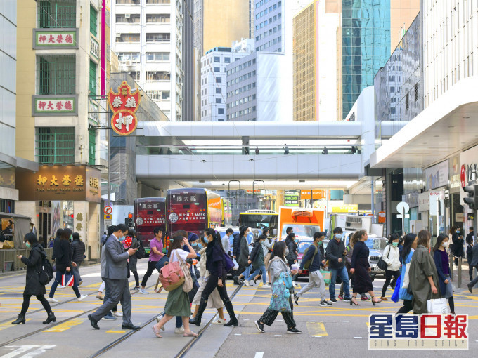 逾8成半受访雇员指疫情对工作构受影响。资料图片