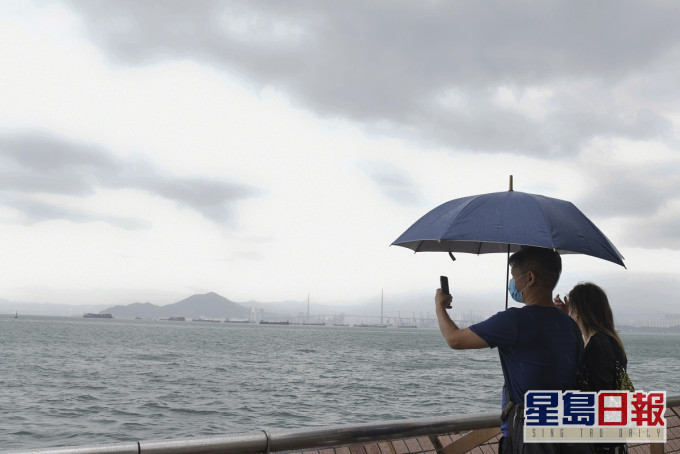 預料偏東氣流會在下周中後期影響廣東沿岸,雲量較多。資料圖片