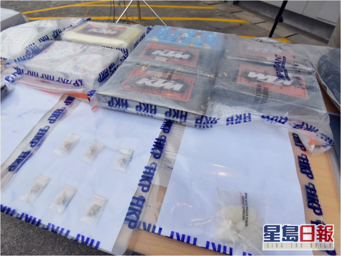警方捣破秀茂坪一个毒品分销中心,拘1男1女。黄文威摄