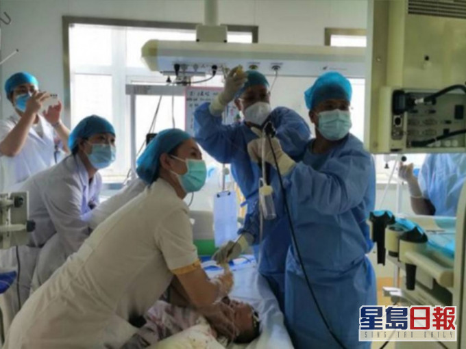 寧夏一名男嬰因嗆奶入院治理,後來發現另有異物骾在氣道中。網圖
